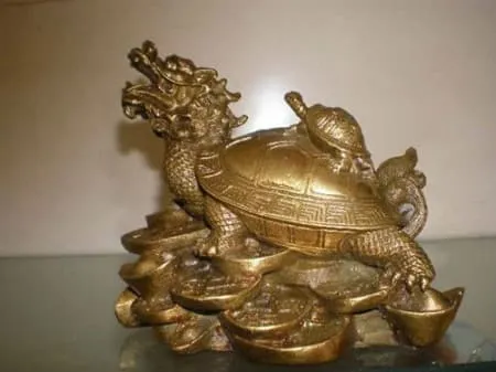 long quy trong phòng khách
